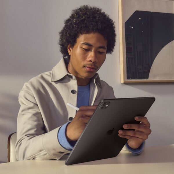 APPLE iPad Pro Cellular (2024), Tablet, 2 TB, 13 Zoll, Space Schwarz