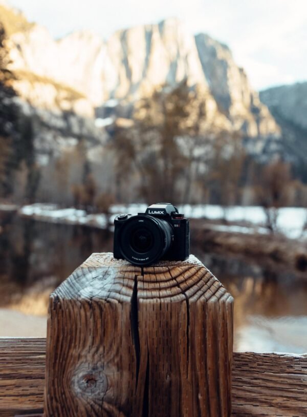 PANASONIC DC-S 5 II KE KIT 20-60MM VOLLFORMAT Hybrid-Systemkamera mit Objektiv 20-60 mm, 7,6 cm Display Touchscreen, WLAN