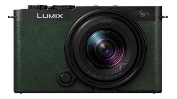5025232968961_1.jpg PANASONIC LUMIX DC-S9 D.OLIVE+18-40MM/F4.5-6.3 Systemkamera mit Objektiv 18 – 40 mm, 7,6 cm Display Touchscreen, WLAN