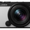 PANASONIC LUMIX DC-S9 S.WHITE+18-40MM/F4.5-6.3 Systemkamera mit Objektiv 18 – 40 mm, 7,62 cm Display Touchscreen, WLAN